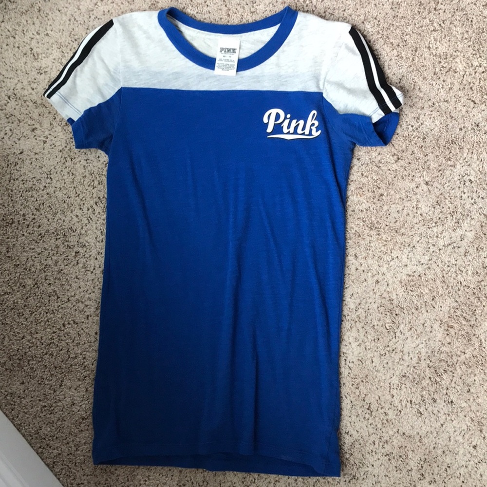 pink t-shirt